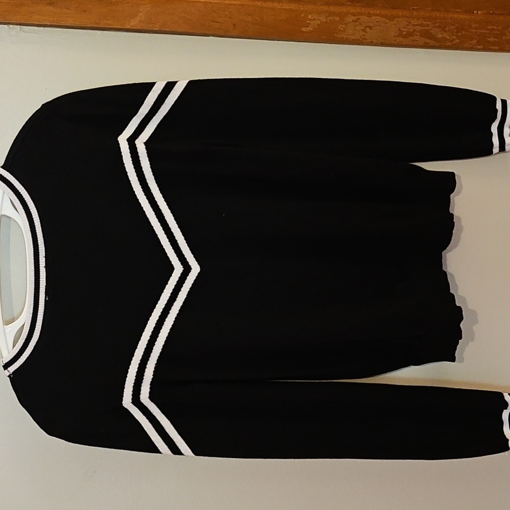 Embossed Chevron Sweater - Picture 8 of 8